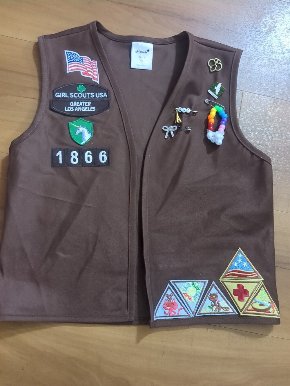 Girl Scouts of America Brown Brownie Vest Pins Badges Los Angeles